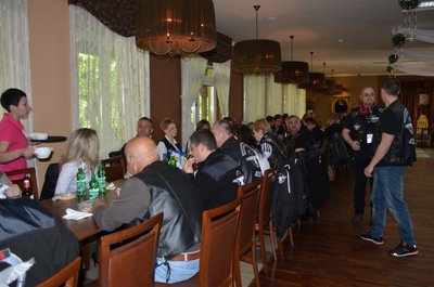 za_stolem_800x530.JPG