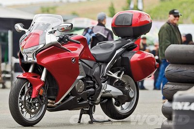 honda-vfr1200f-dct-178c16f3300e0.jpg